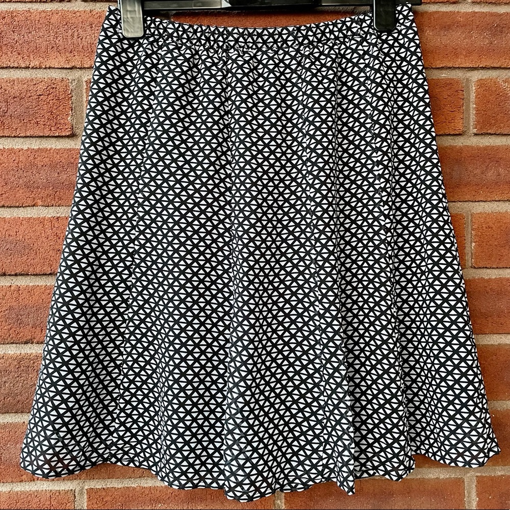 Reitmans Black & White Geometric Pattern A-Line Lined Skirt